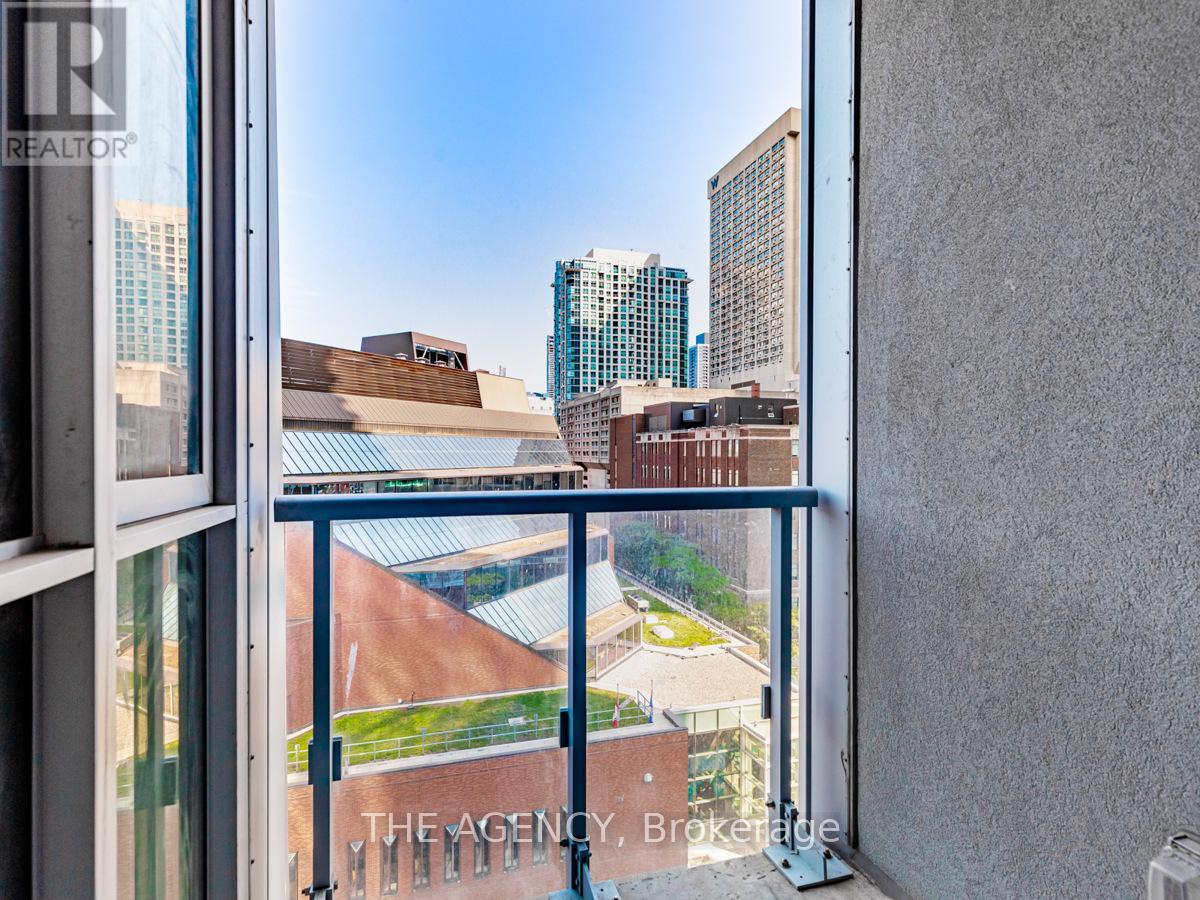 #711 1 YORKVILLE AVENUE - 18
