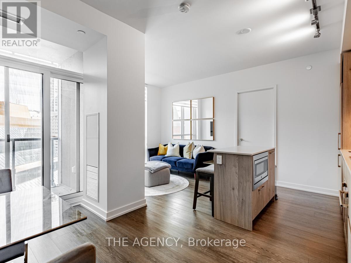 #711 1 YORKVILLE AVENUE - 3