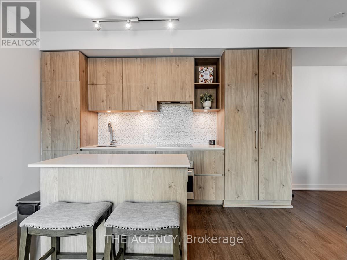 #711 1 YORKVILLE AVENUE - 7