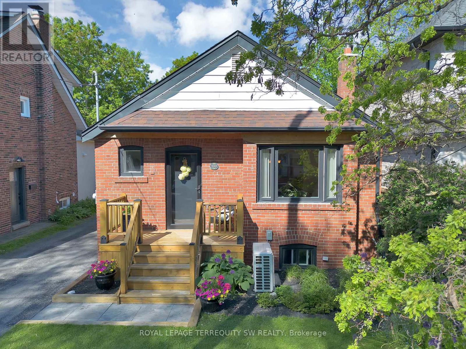 Listing photo of 100 HARDING BOULEVARD