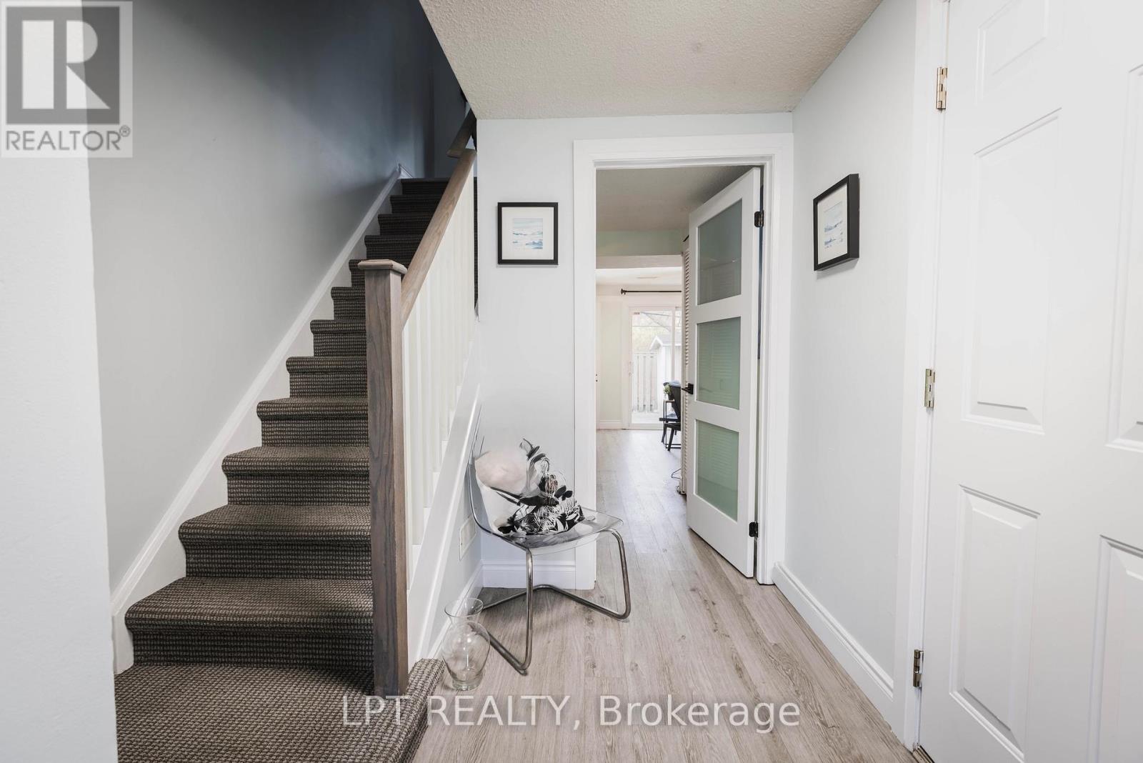 #3 318 LAURIER AVENUE - 17