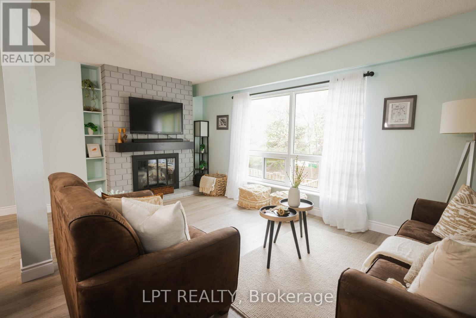 #3 318 LAURIER AVENUE - 3