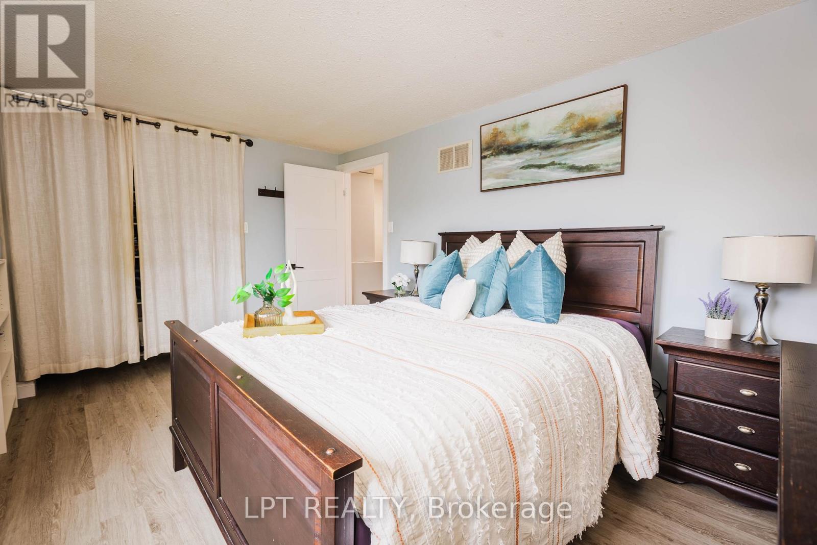 #3 318 LAURIER AVENUE - 11