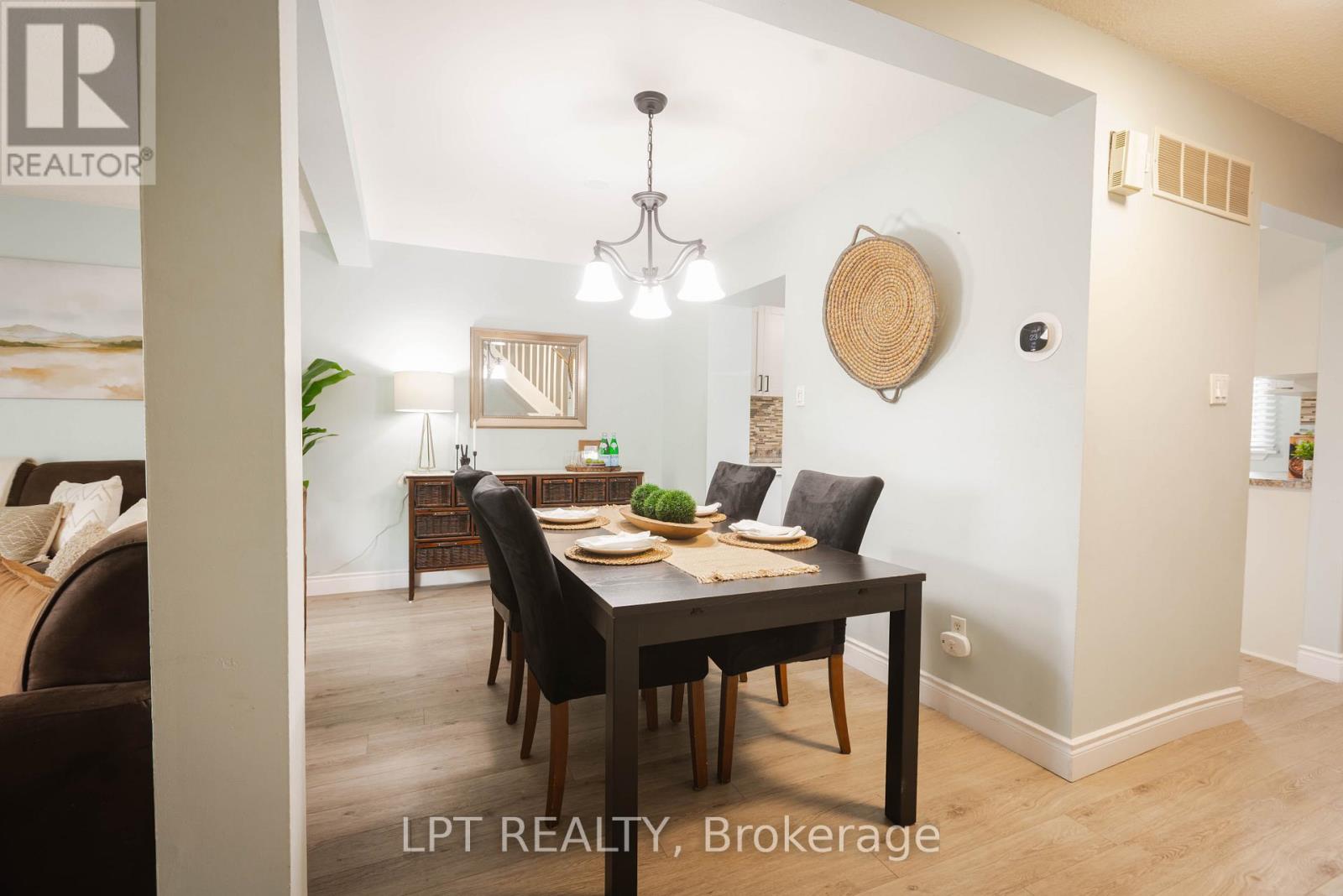 #3 318 LAURIER AVENUE - 4