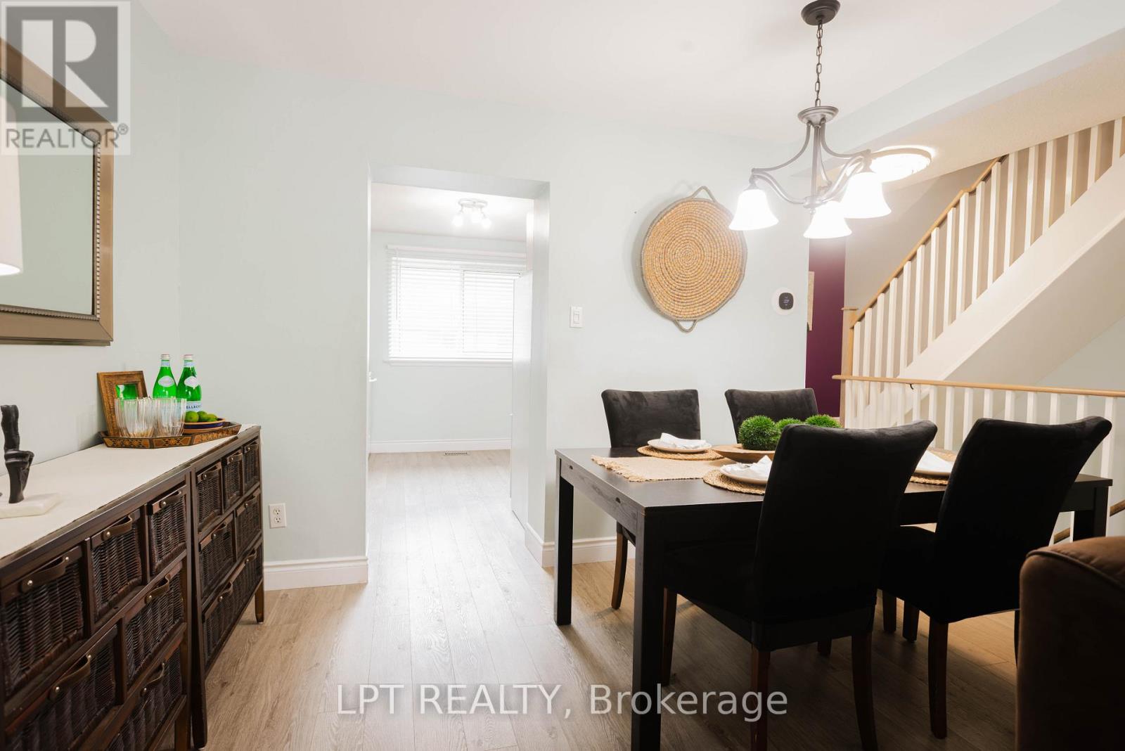 #3 318 LAURIER AVENUE - 5