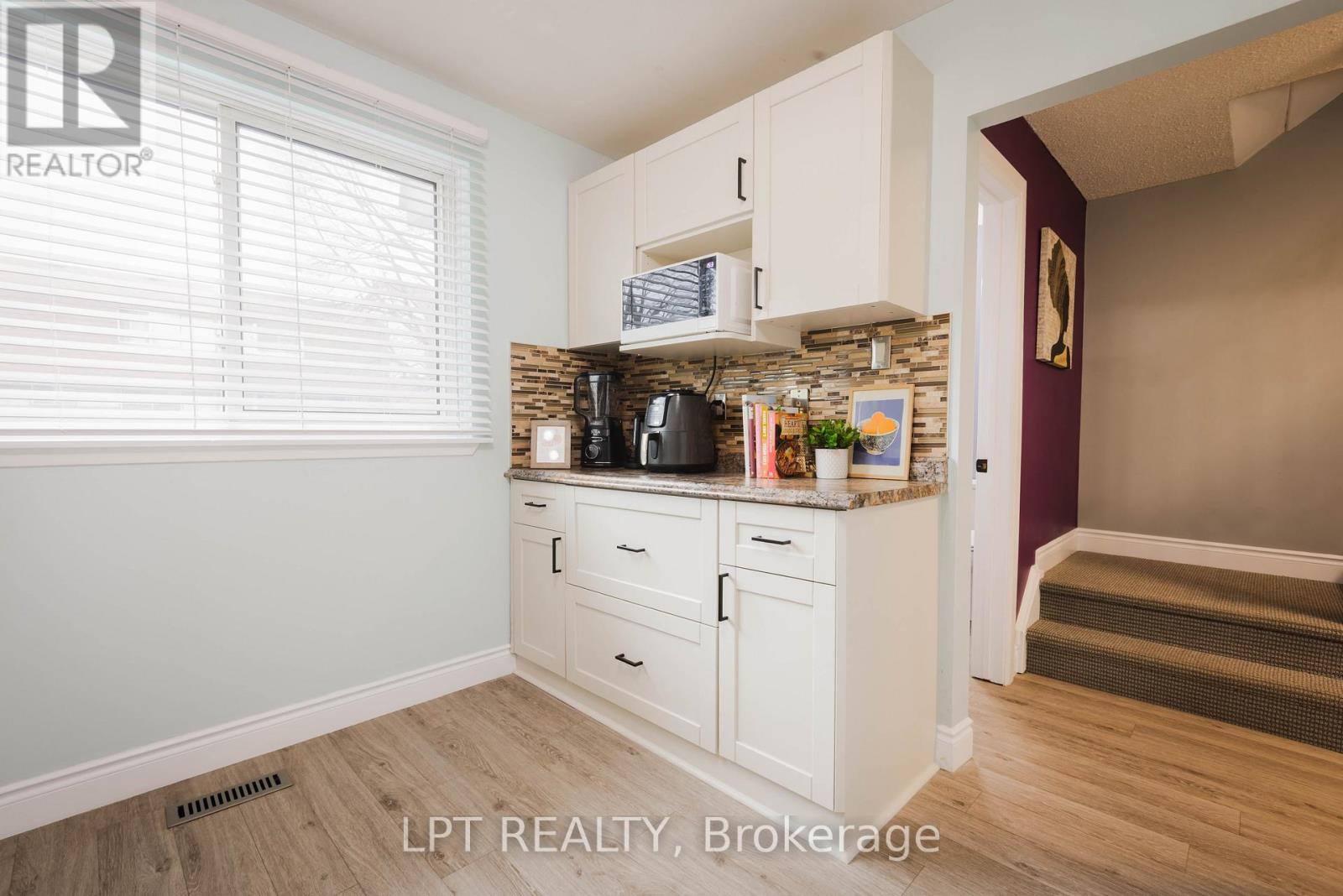 #3 318 LAURIER AVENUE - 9