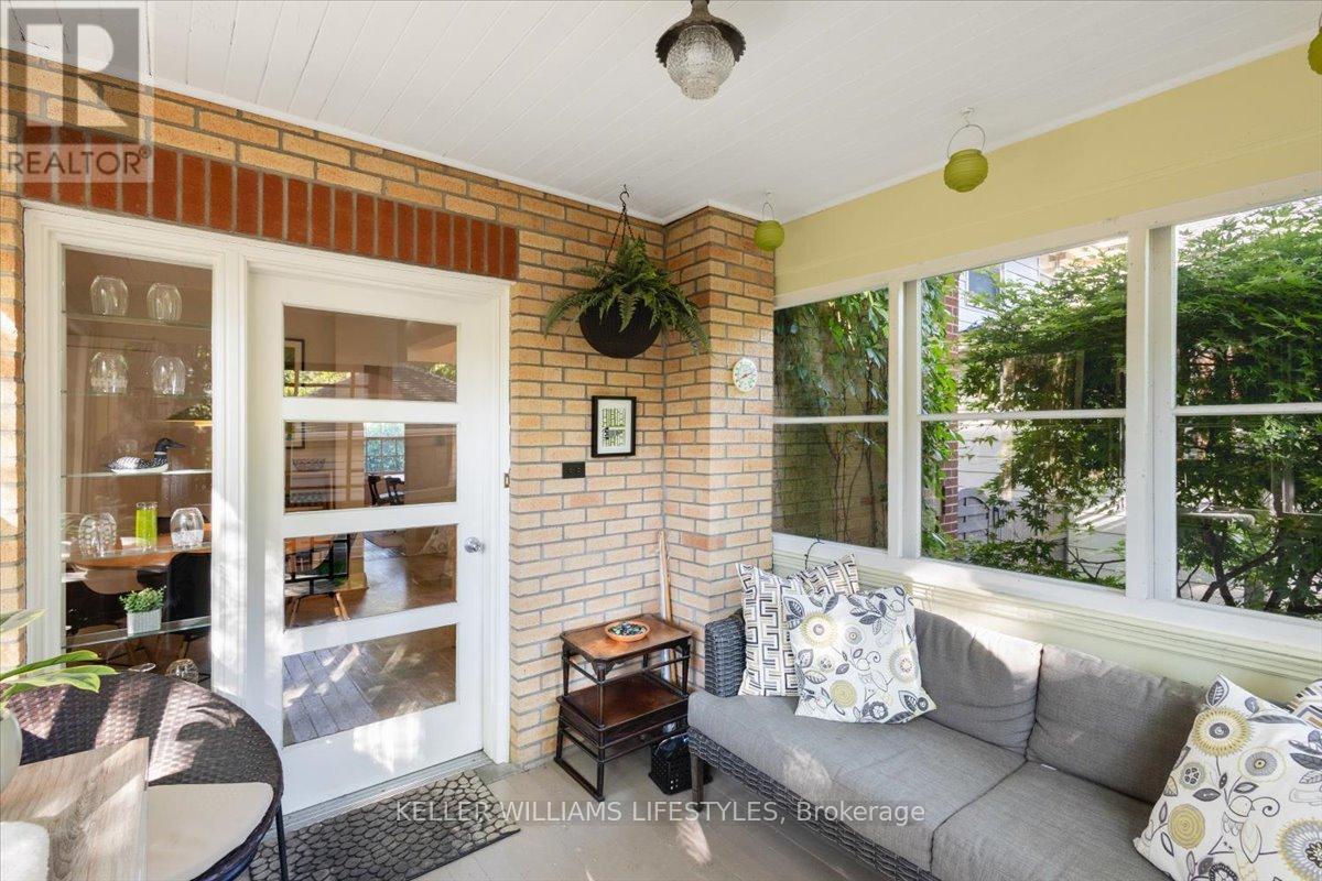941 WATERLOO STREET - 12