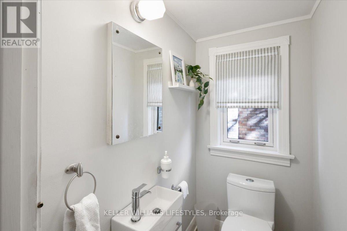 941 WATERLOO STREET - 14