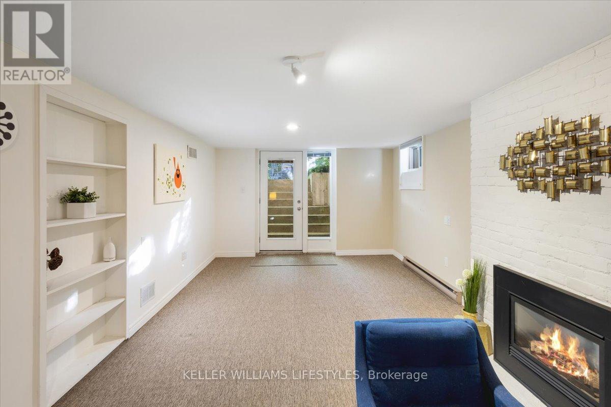 941 WATERLOO STREET - 35