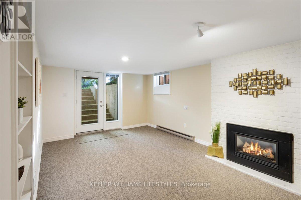 941 WATERLOO STREET - 36