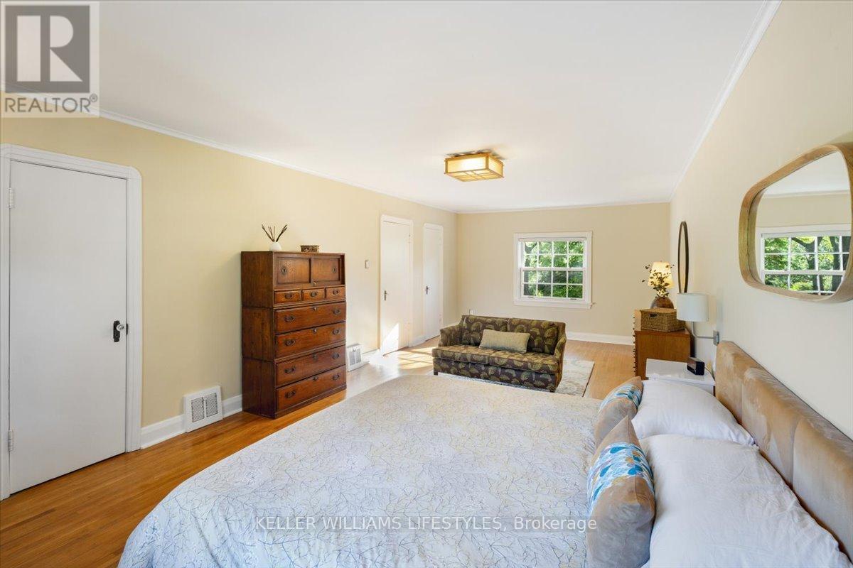 941 WATERLOO STREET - 39