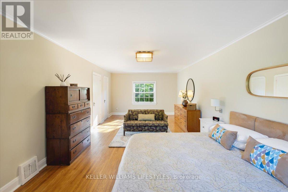 941 WATERLOO STREET - 40