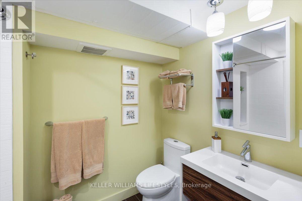 941 WATERLOO STREET - 47