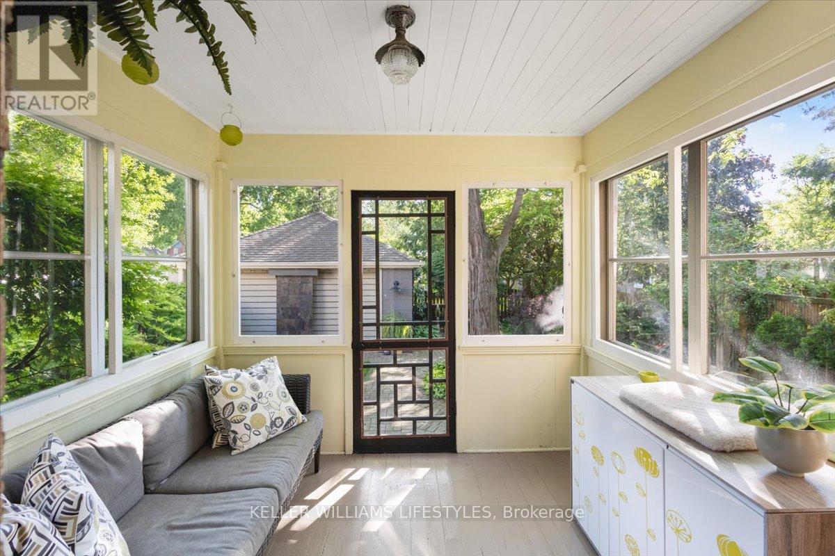 941 WATERLOO STREET - 48