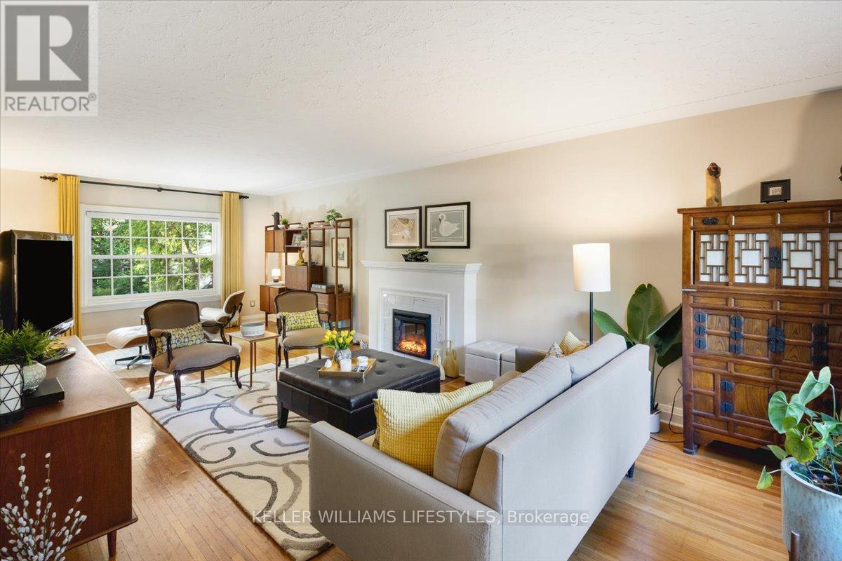 941 WATERLOO STREET - 5