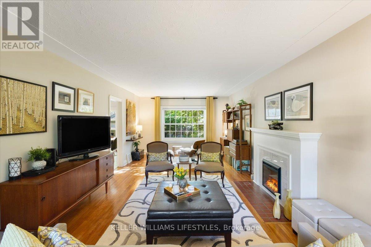 941 WATERLOO STREET - 6