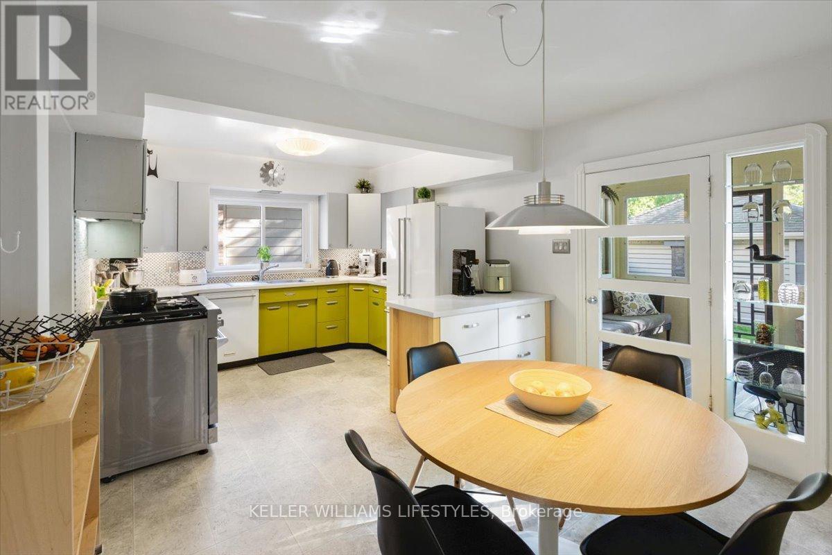 941 WATERLOO STREET - 7