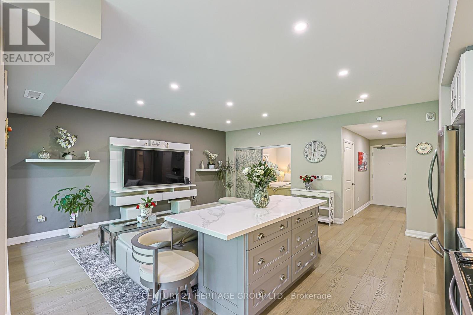 #208 555 WILLIAM GRAHAM DRIVE - 14