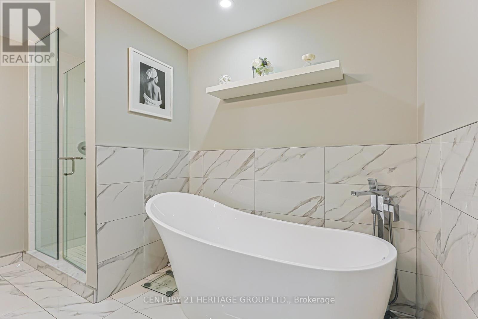 #208 555 WILLIAM GRAHAM DRIVE - 20