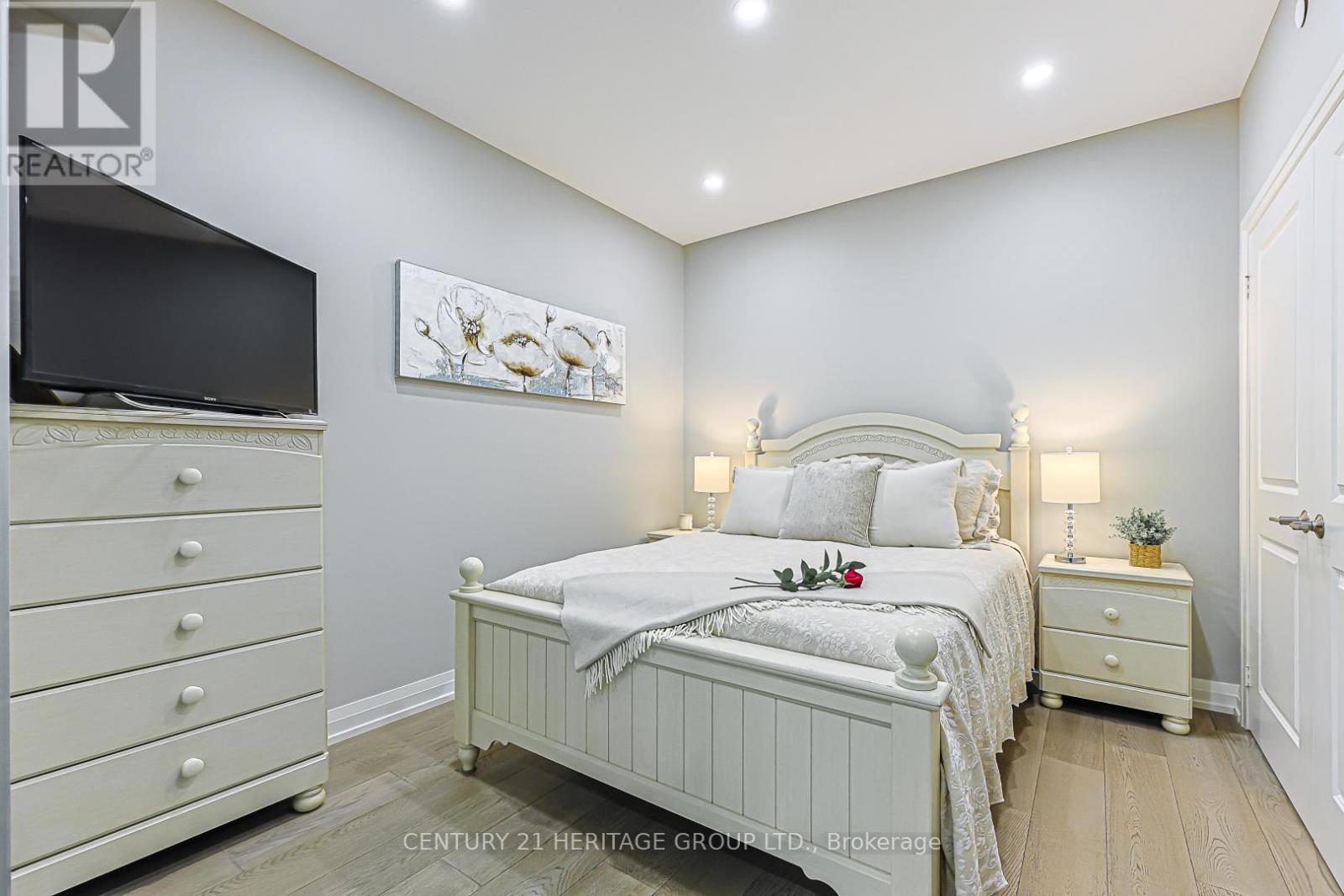 #208 555 WILLIAM GRAHAM DRIVE - 21