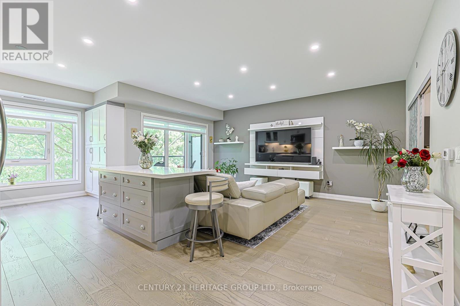 #208 555 WILLIAM GRAHAM DRIVE - 5
