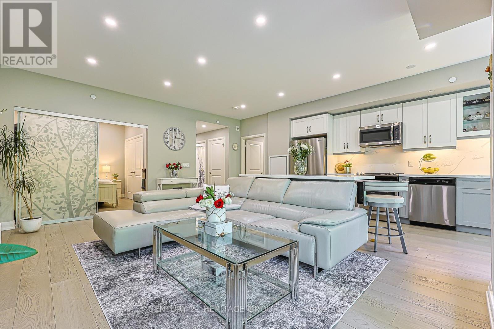 #208 555 WILLIAM GRAHAM DRIVE - 7