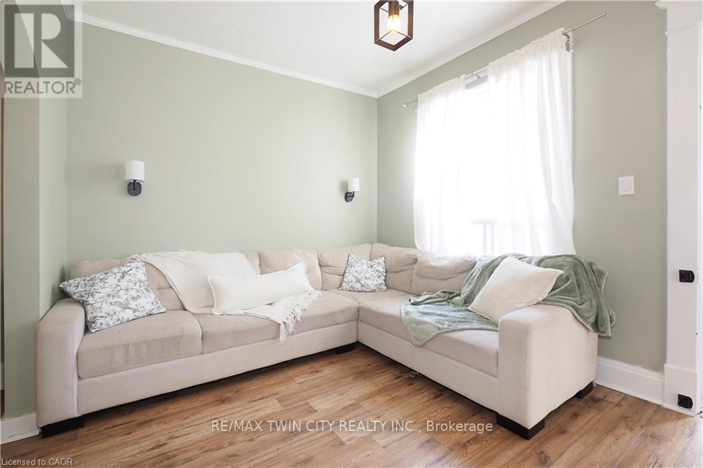 19 PAISLEY HEIGHTS - 10