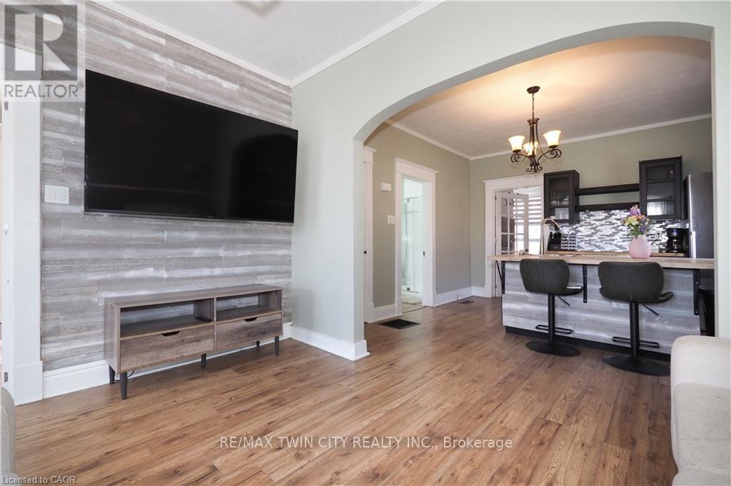 19 PAISLEY HEIGHTS - 11