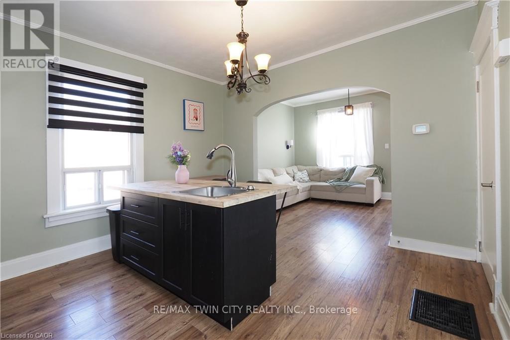 19 PAISLEY HEIGHTS - 17