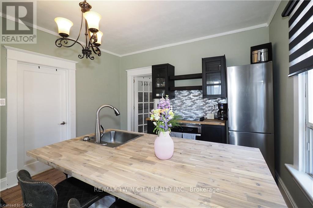 19 PAISLEY HEIGHTS - 18