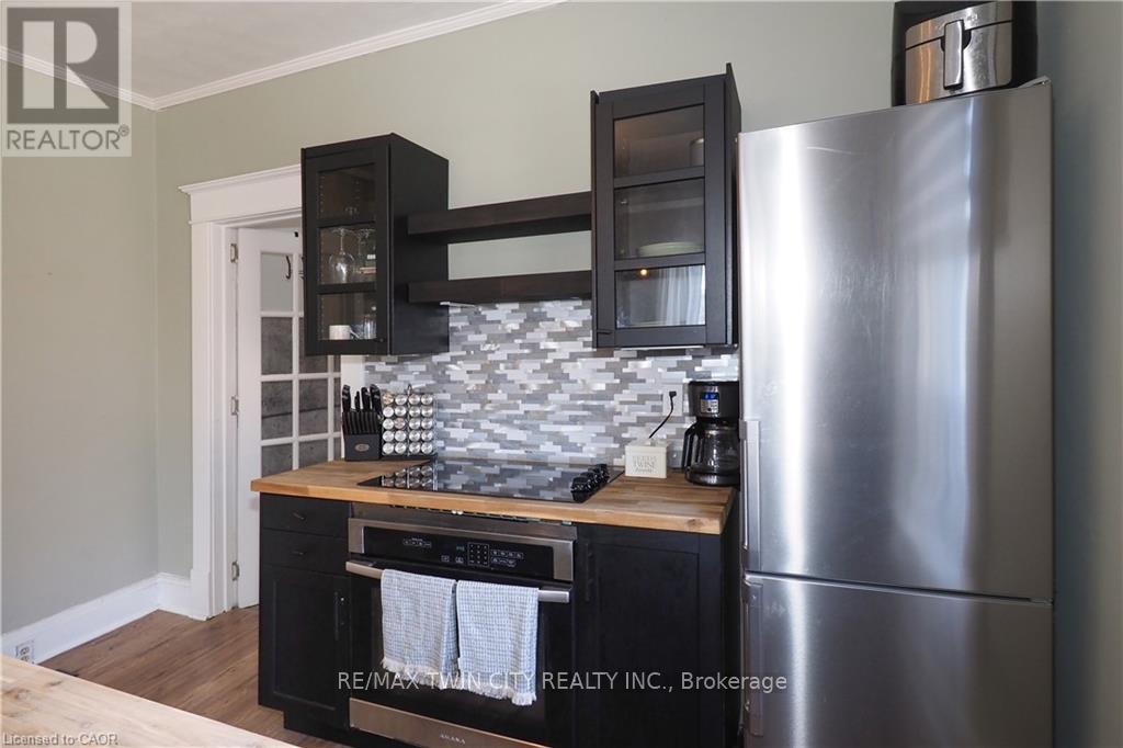19 PAISLEY HEIGHTS - 20