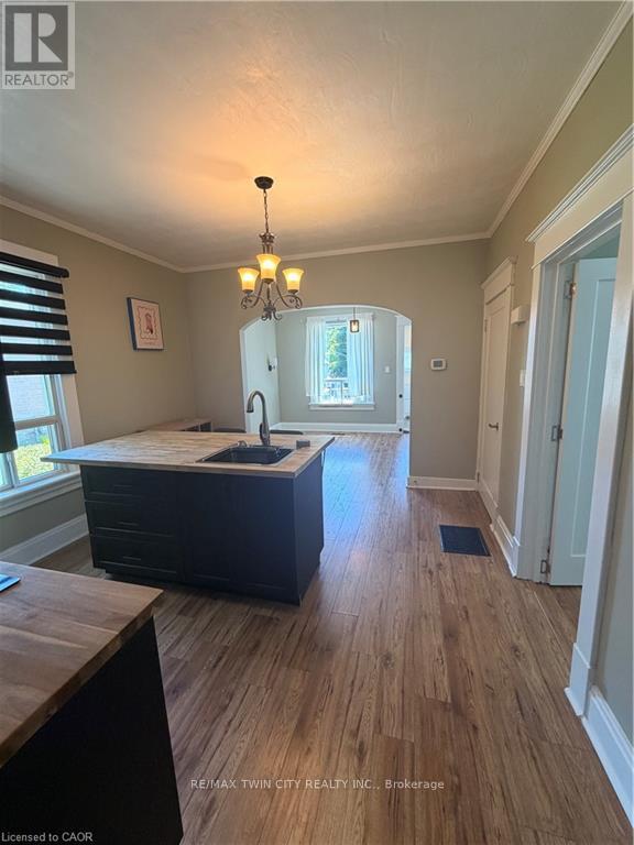 19 PAISLEY HEIGHTS - 19