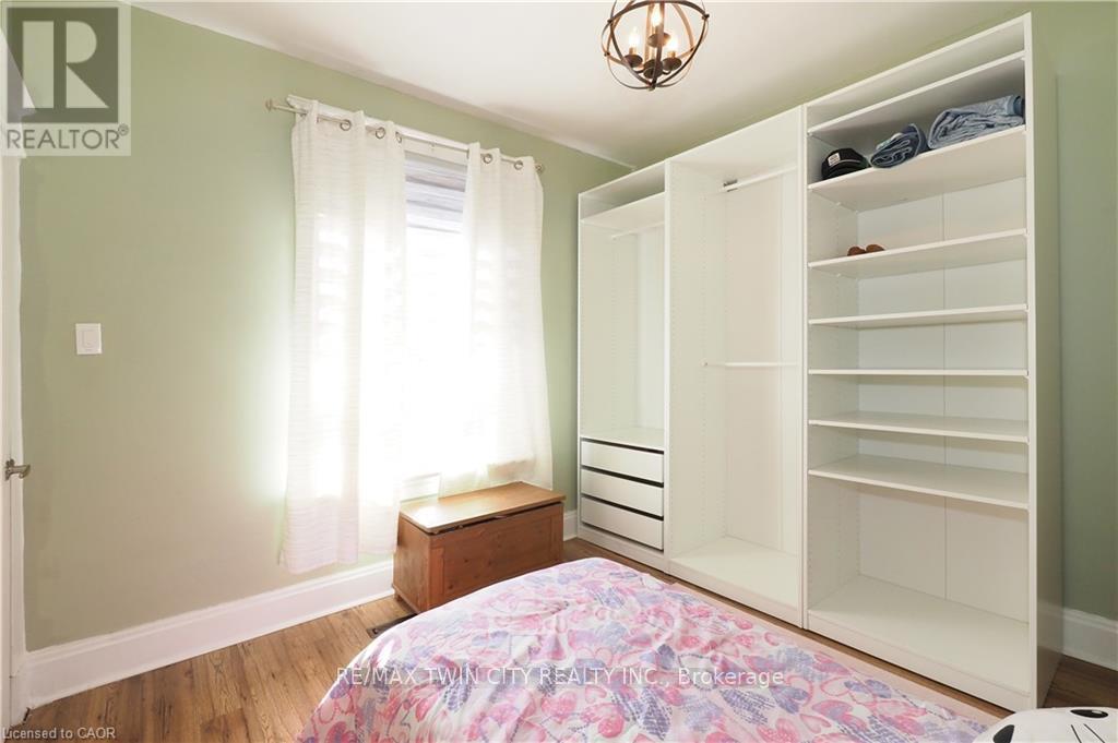 19 PAISLEY HEIGHTS - 22