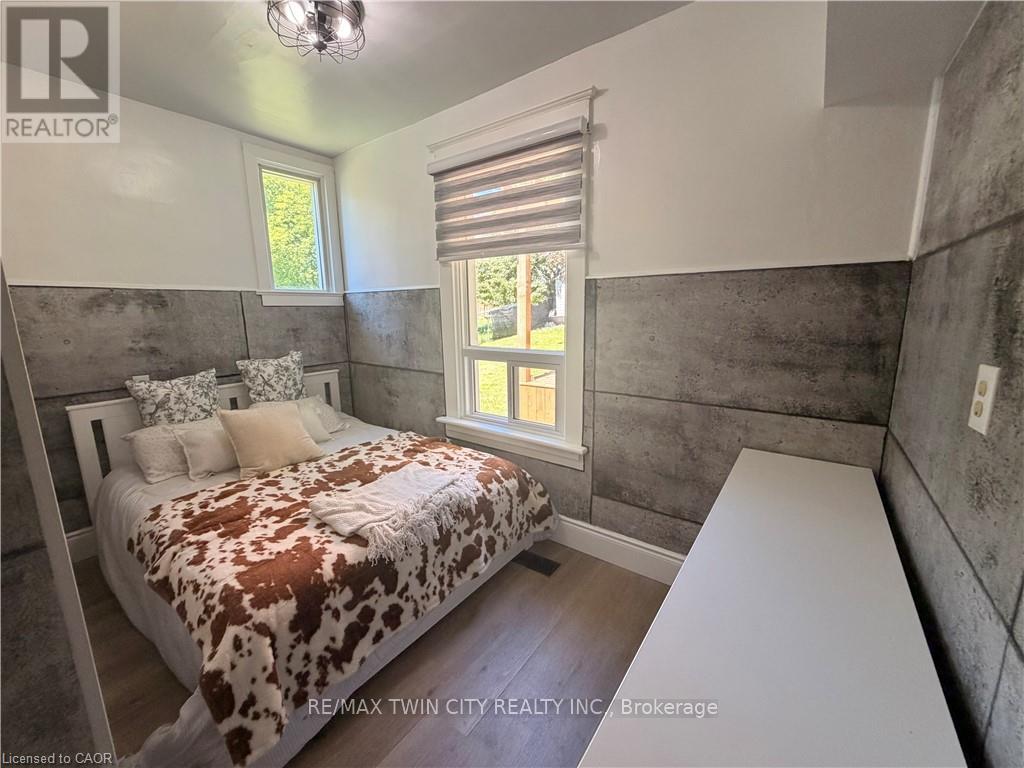 19 PAISLEY HEIGHTS - 25