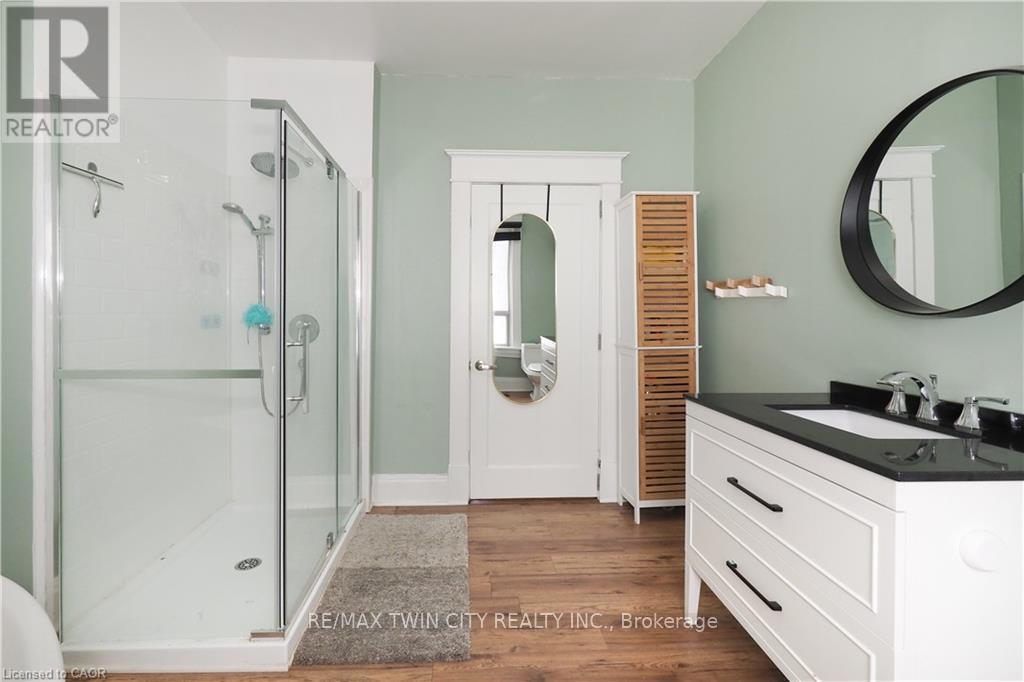 19 PAISLEY HEIGHTS - 28