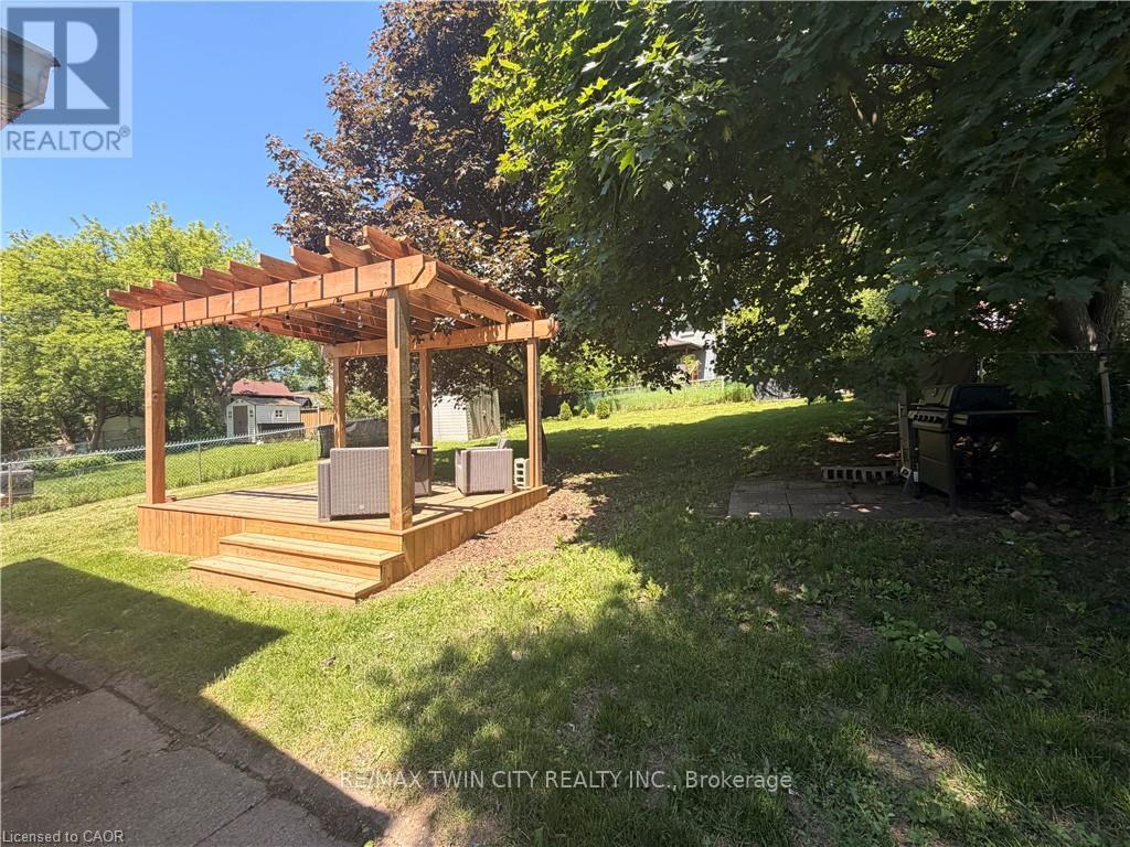 19 PAISLEY HEIGHTS - 36