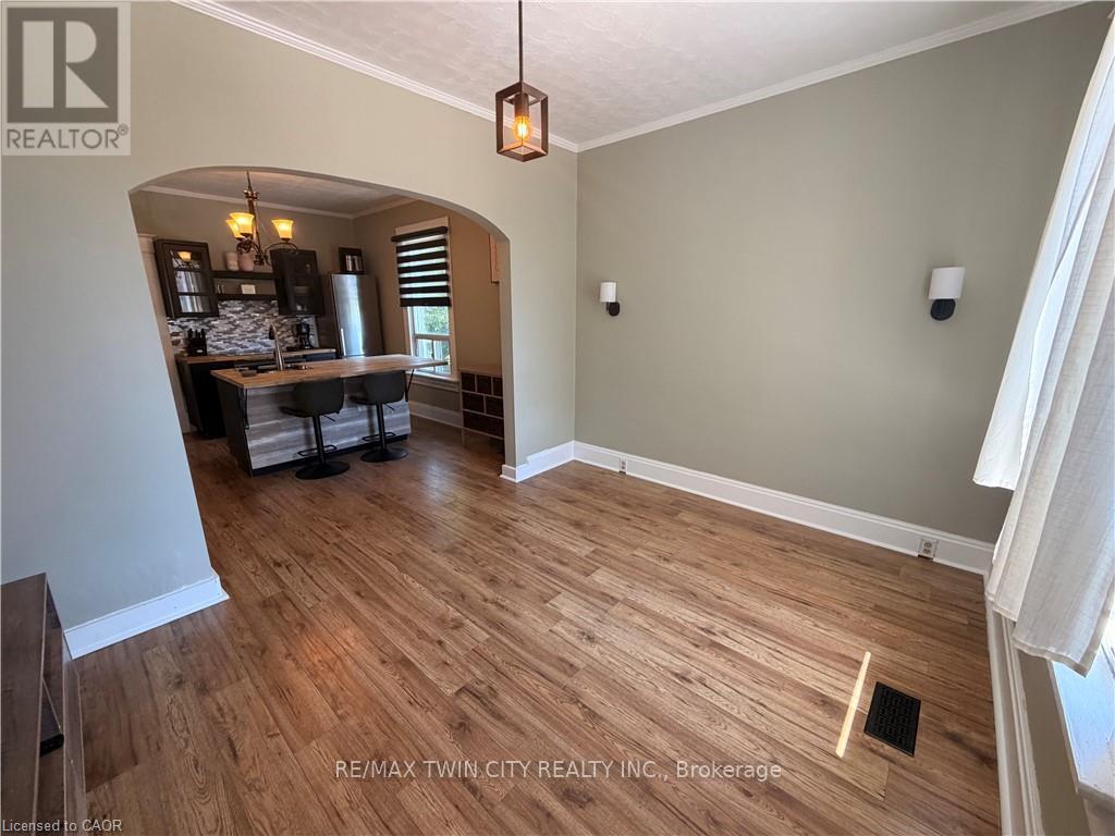 19 PAISLEY HEIGHTS - 9