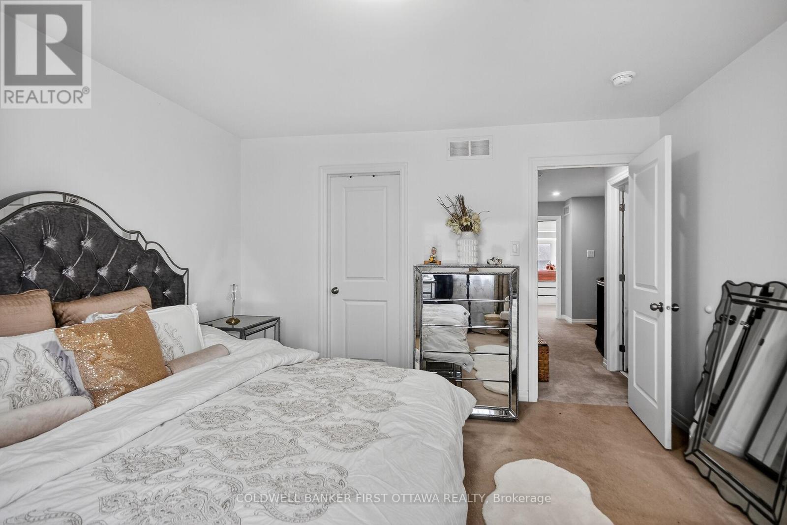 3 Bed, 3 Bath House for Sale in Ottawa – 906 LITTLEROCK STREET, Ottawa – MLS# X13414208 - Image 24