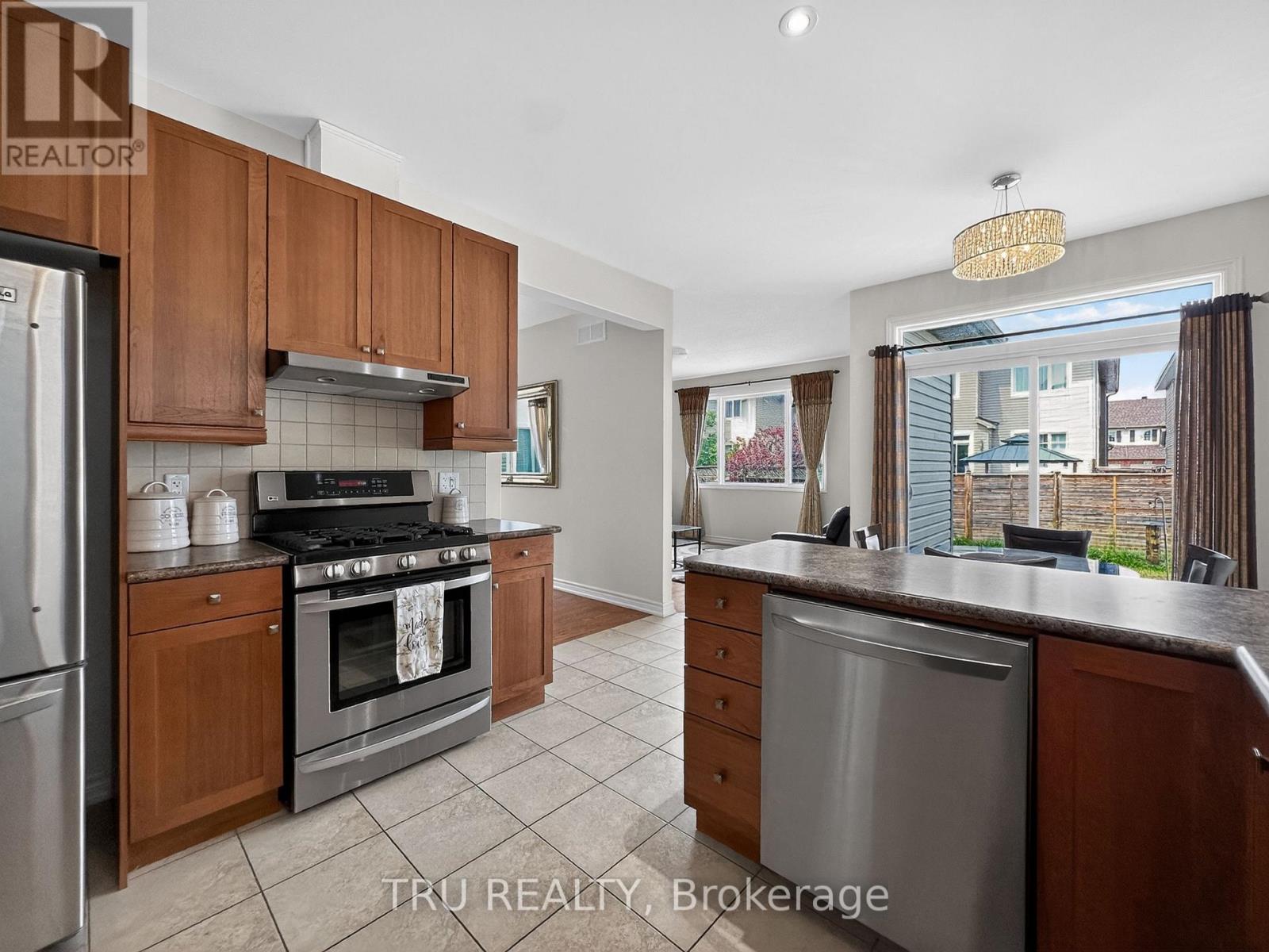 3 Bed, 3 Bath House for Rent in Ottawa – 200 CELTIC RIDGE CRESCENT, Ottawa – MLS# X13414392 - Image 4