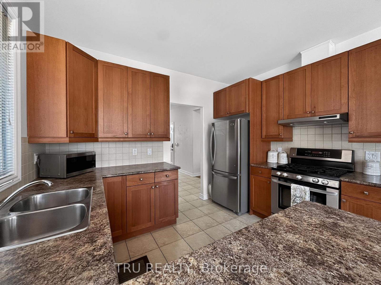 3 Bed, 3 Bath House for Rent in Ottawa – 200 CELTIC RIDGE CRESCENT, Ottawa – MLS# X13414392 - Image 16