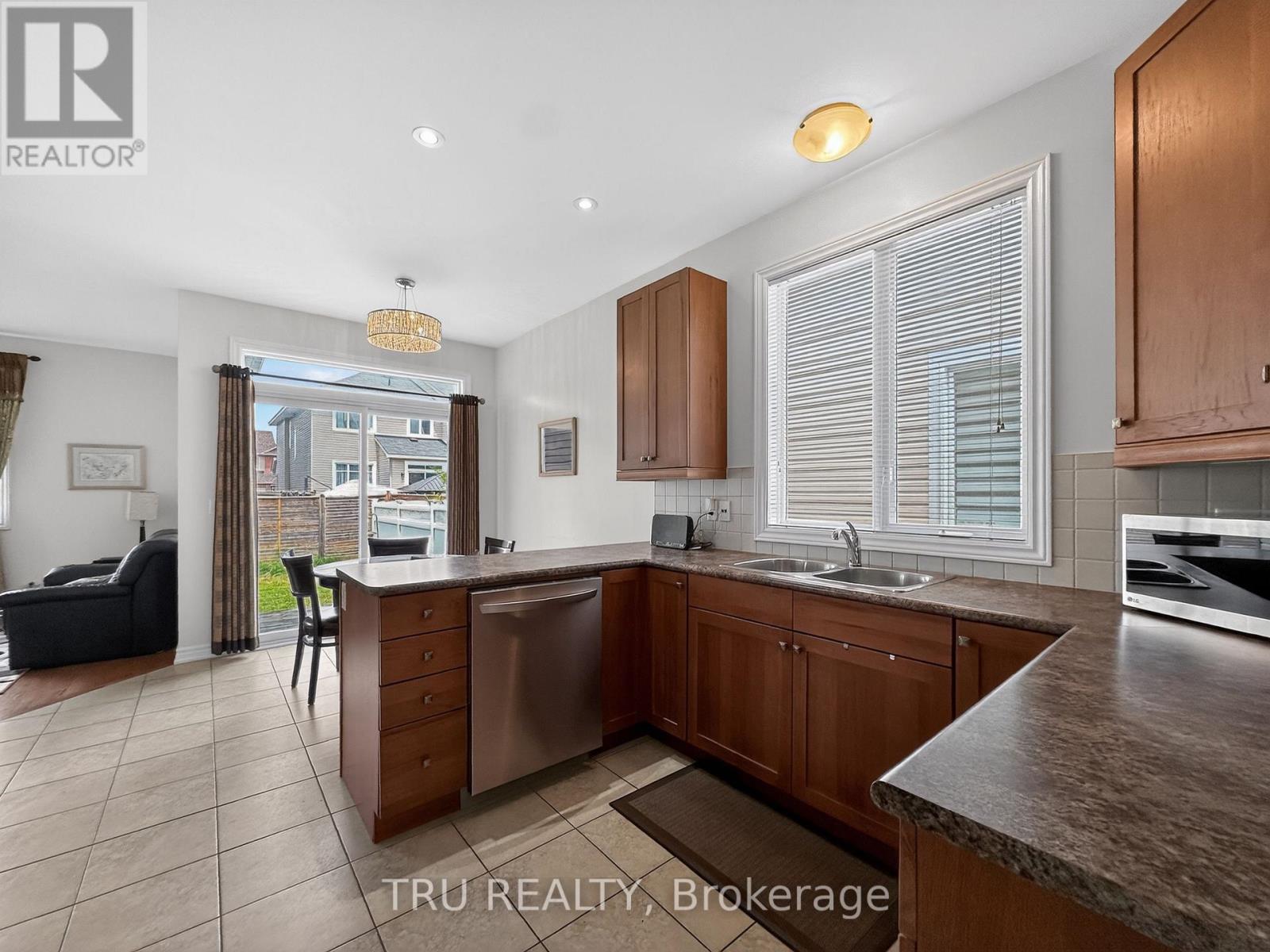 3 Bed, 3 Bath House for Rent in Ottawa – 200 CELTIC RIDGE CRESCENT, Ottawa – MLS# X13414392 - Image 15