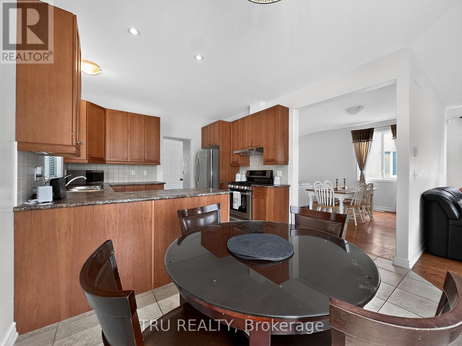 3 Bed, 3 Bath House for Rent in Ottawa – 200 CELTIC RIDGE CRESCENT, Ottawa – MLS# X13414392 - Image 6