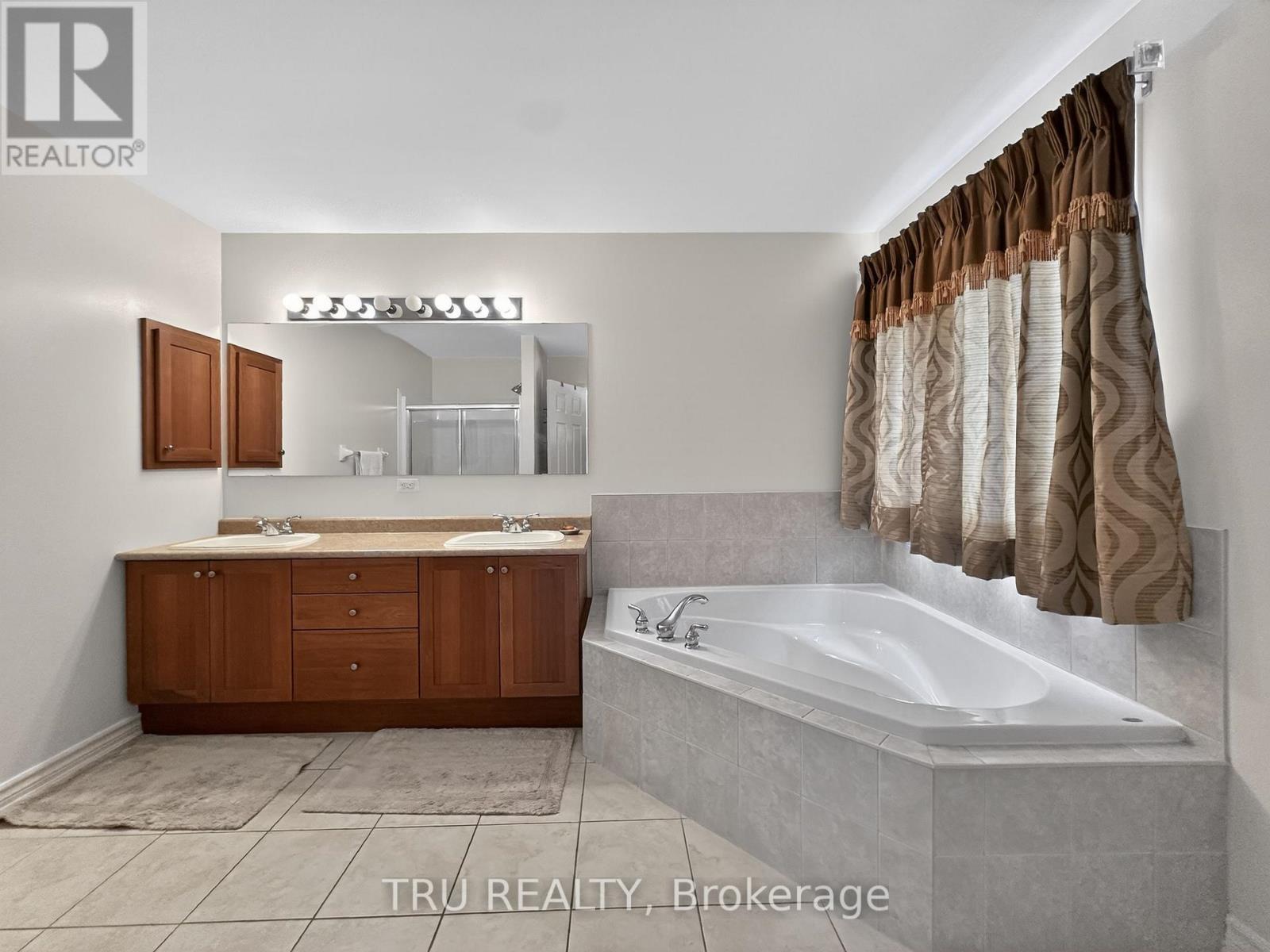 3 Bed, 3 Bath House for Rent in Ottawa – 200 CELTIC RIDGE CRESCENT, Ottawa – MLS# X13414392 - Image 23