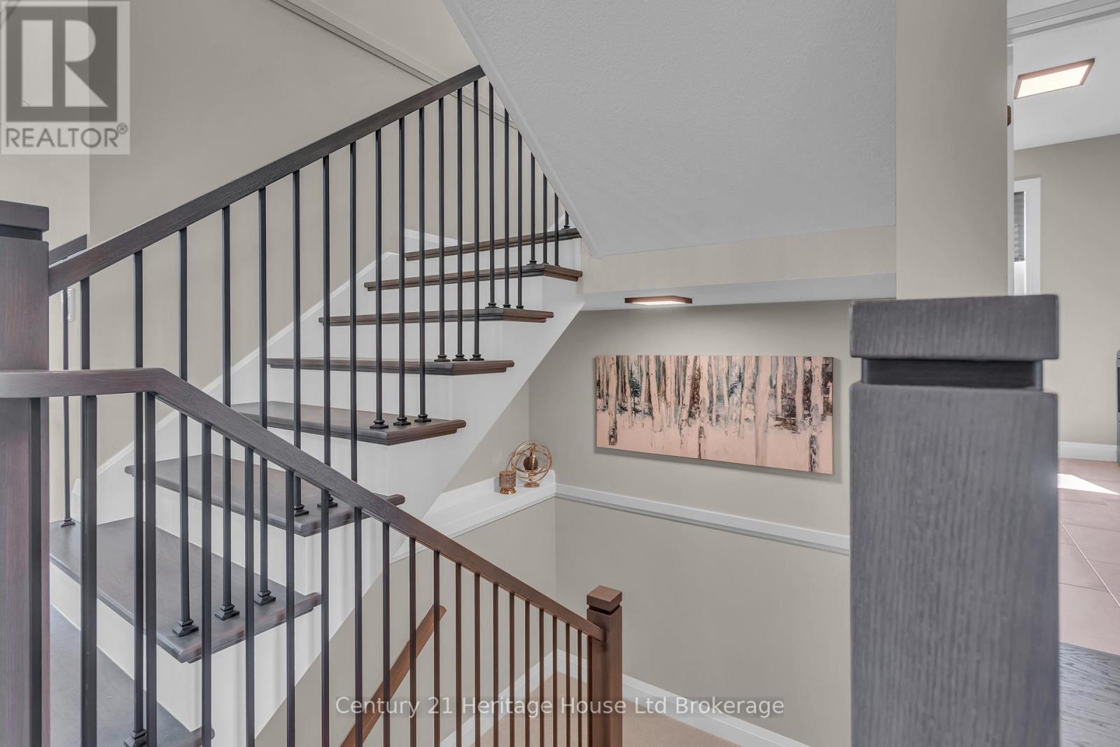 18 THOMPSON COURT - 23
