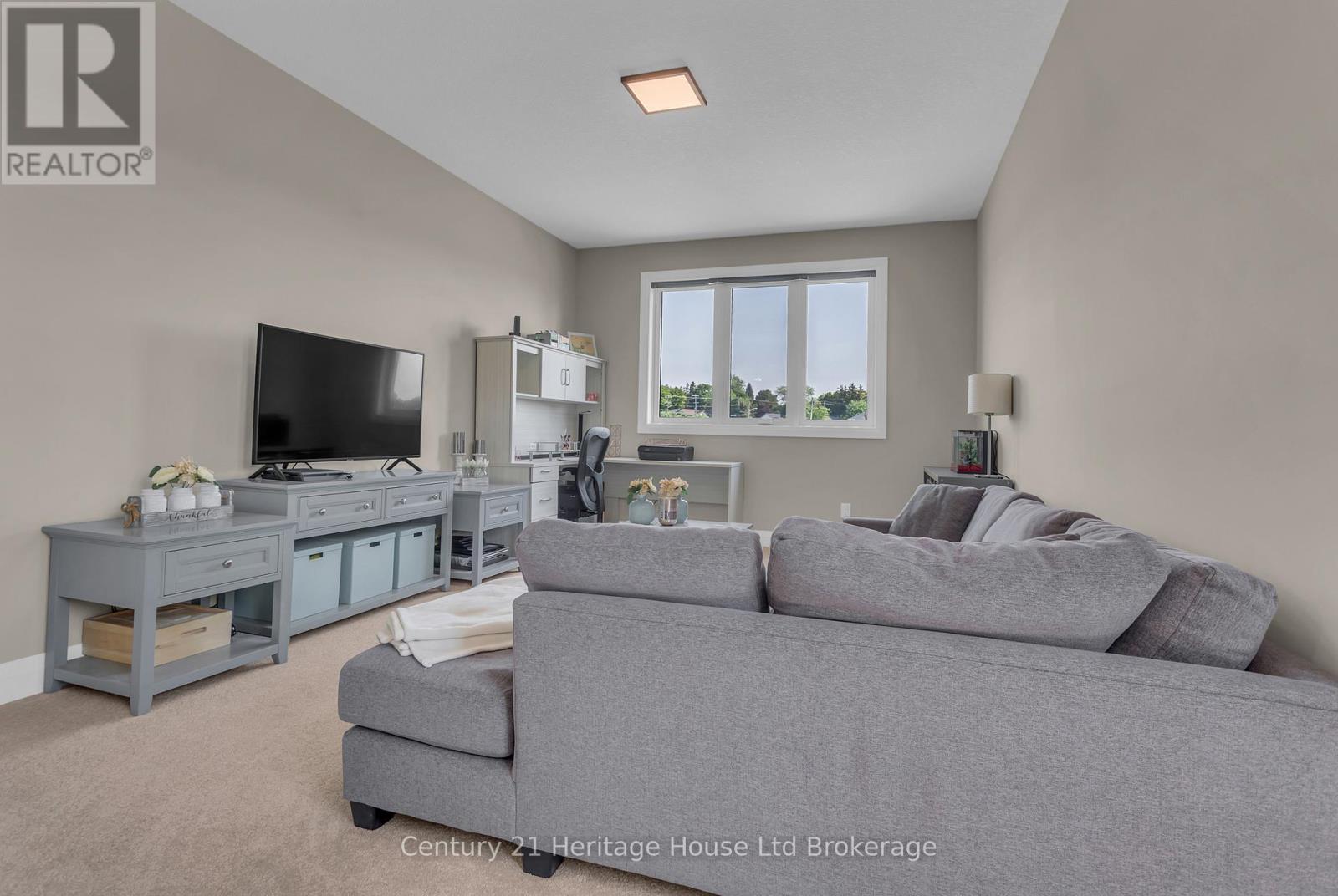 18 THOMPSON COURT - 26