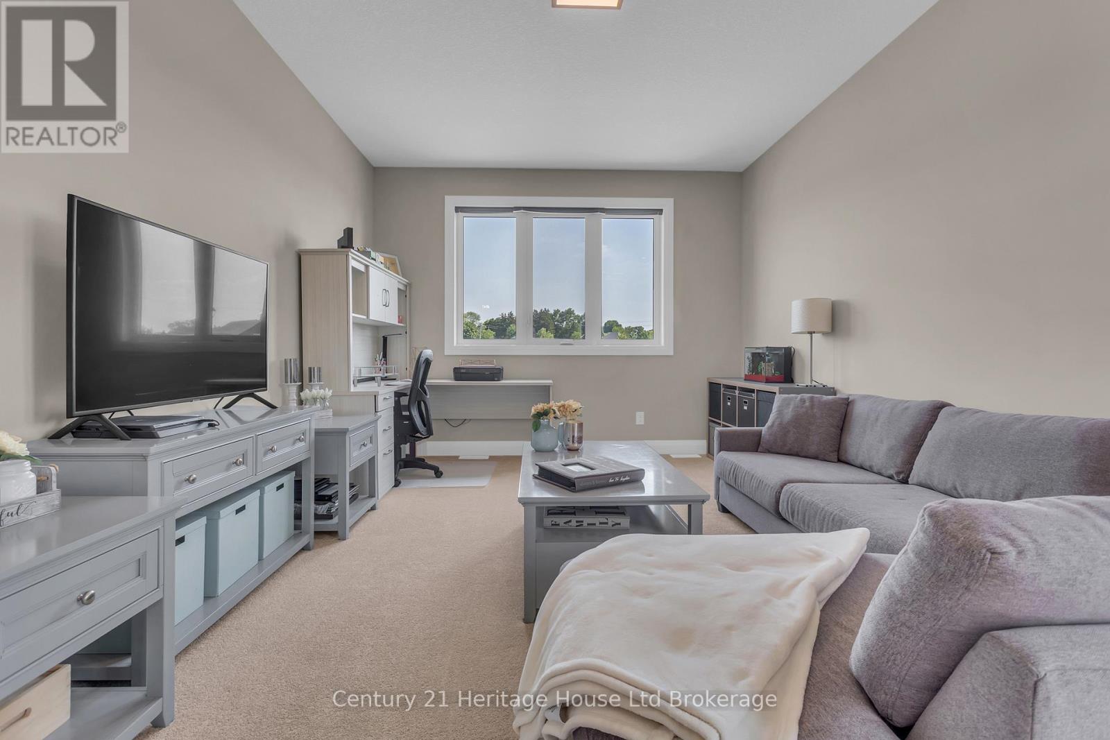 18 THOMPSON COURT - 27