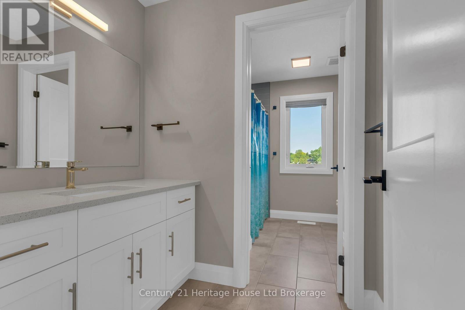 18 THOMPSON COURT - 29