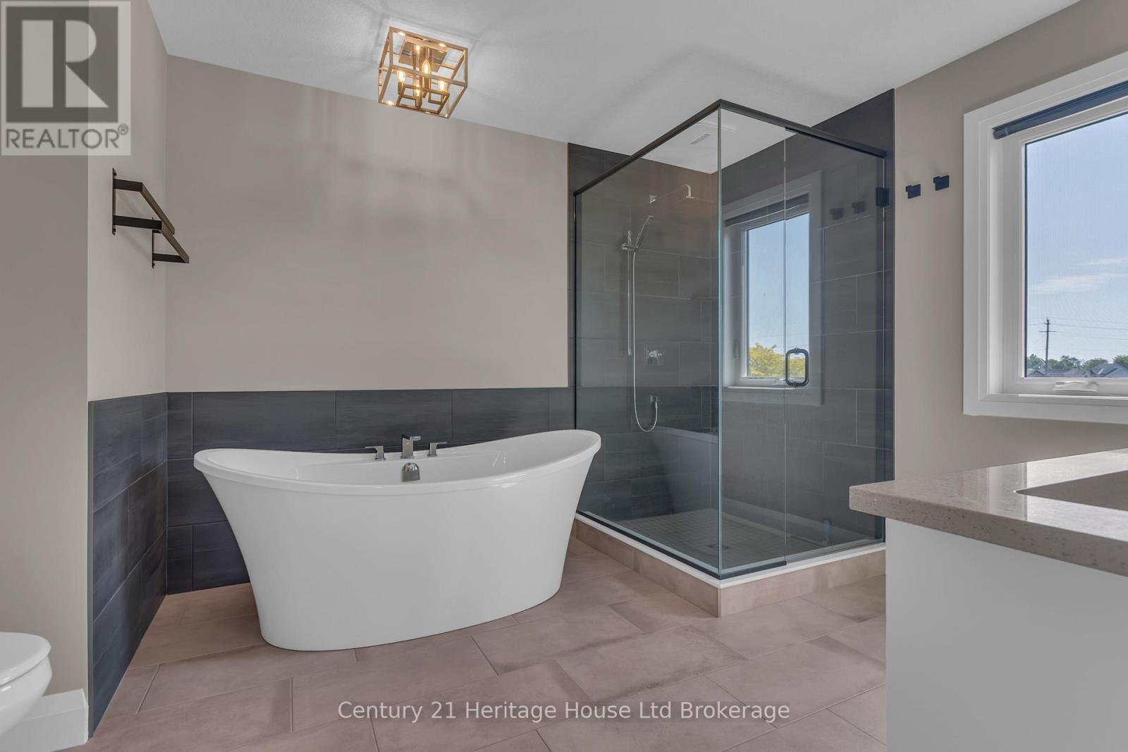 18 THOMPSON COURT - 33