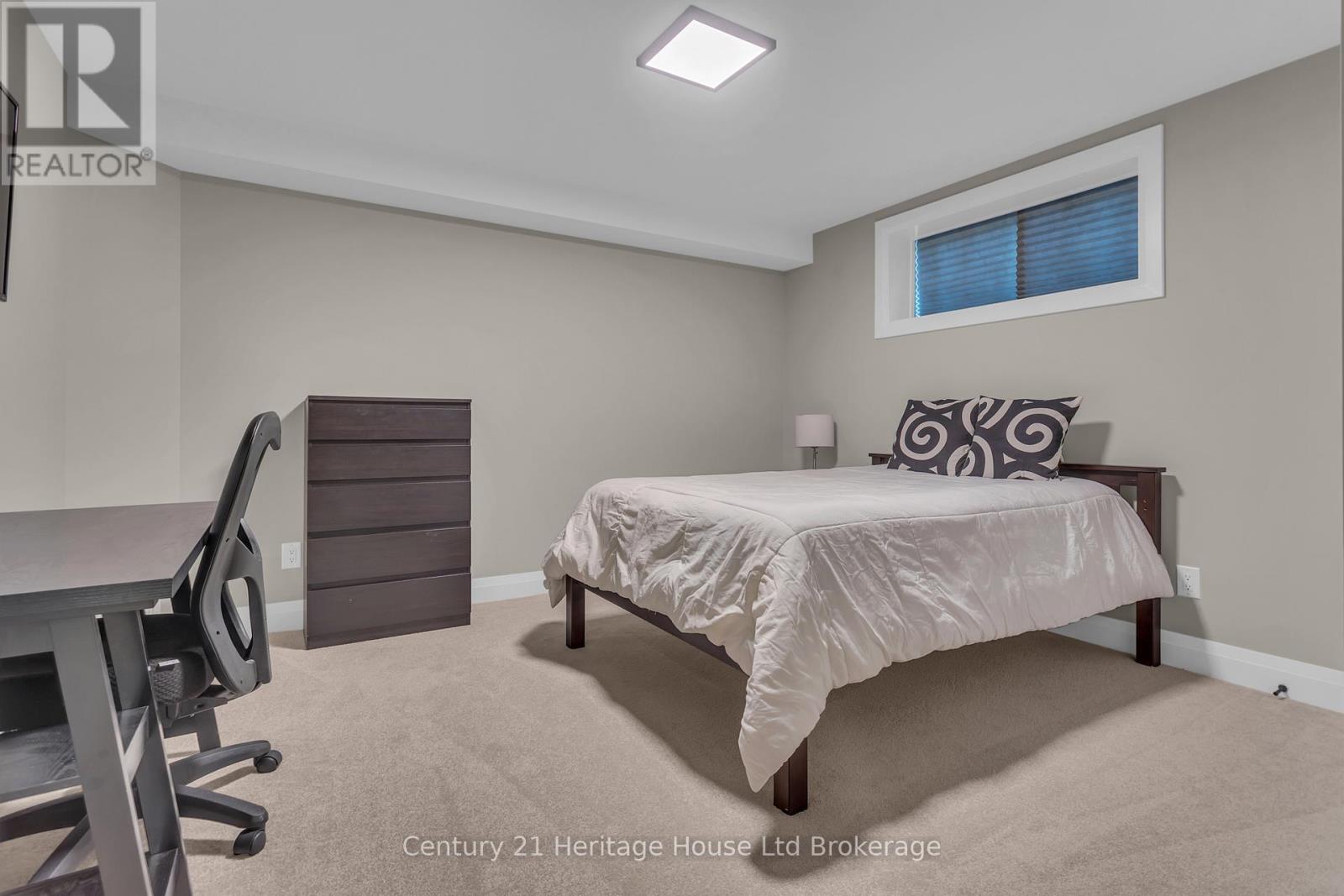 18 THOMPSON COURT - 37