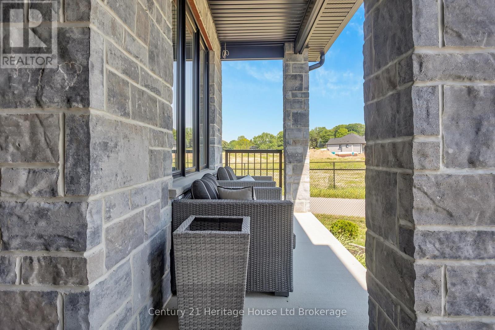 18 THOMPSON COURT - 5